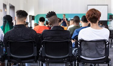 En Suiza, un método contraintuitivo está ayudando a las escuelas a abordar el acoso escolar