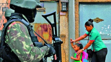 Vasta operación militar en favelas de Río