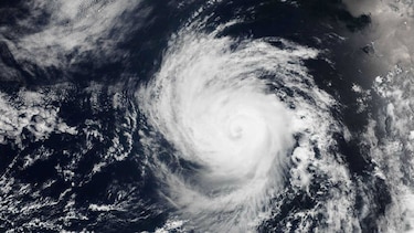 Huracán Eugene pierde fuerza; se convierte en tormenta
