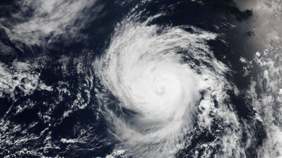 Huracán Eugene pierde fuerza; se convierte en tormenta