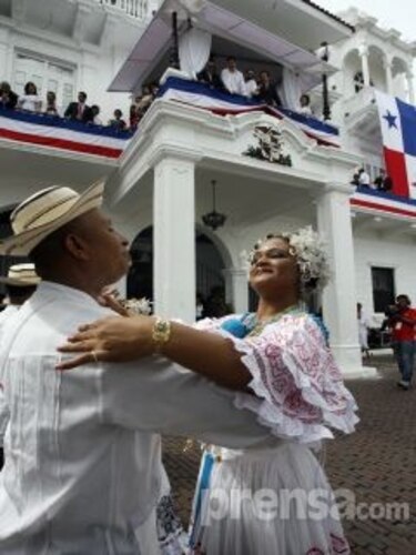 Comienzan los desfiles para festejar el Día de la Bandera