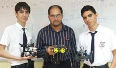 Cuatro panameños viajan a China a competencia de robótica