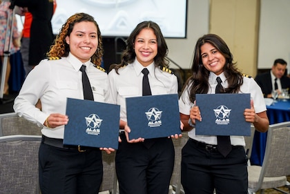 Crean nueva licenciatura en Ciencias Aeronáuticas, para la formación universitaria de pilotos