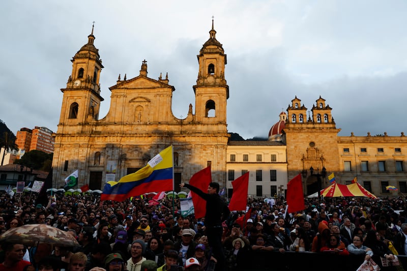 Misión electoral de la OEA llega a Colombia encabezada por expresidente Leonel Fernández