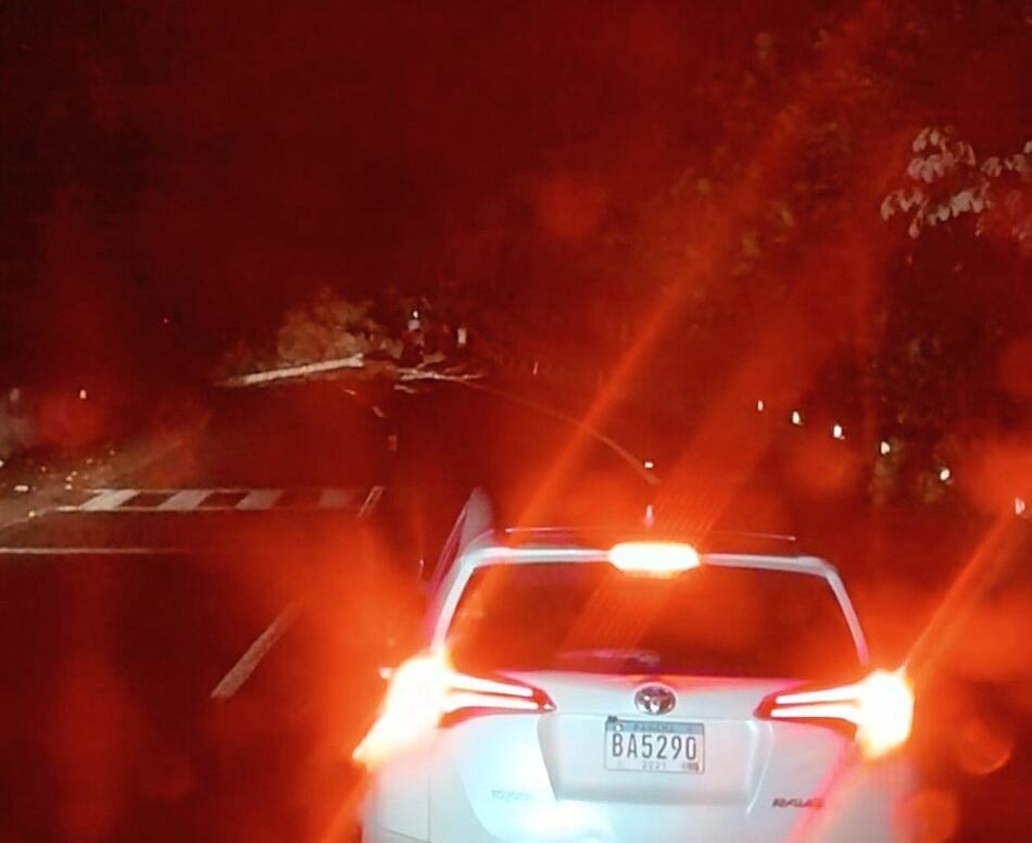 Noche de miércoles: reportan algunos cierres en la vía Interamericana