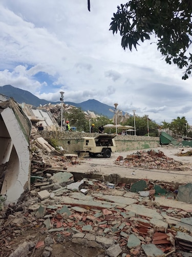 Tras dos semanas, la vida y la solidaridad aún emergen de las grietas del desastre en Venezuela