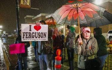 Detienen a un sospechoso de disparar contra policías en Ferguson