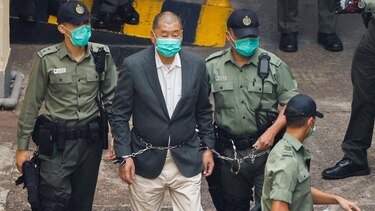 Condenan a 20 años de cárcel a Jimmy Lai, el multimillonario ‘rebelde’ de Hong Kong que arriesgó todo por enfrentarse al Partido Comunista de China