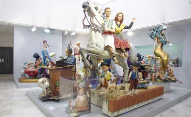 Museo que ofrece un recorrido por la evolución de Las Hogueras