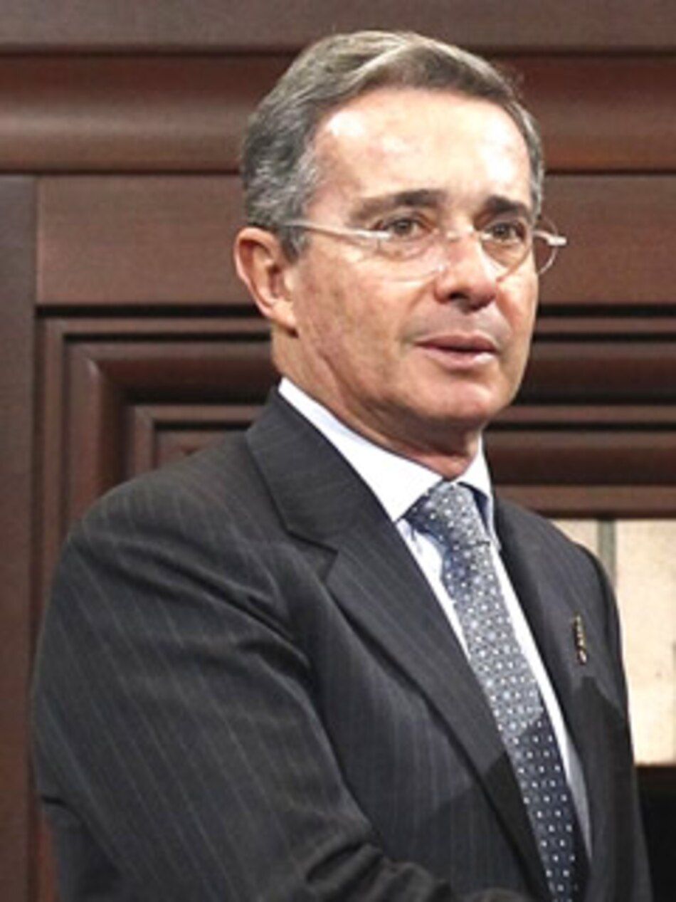 Uribe pide examinar caso de las FARC con ex presidentes
