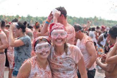 Localidad española de Buñol celebra el su ´Tomatina´