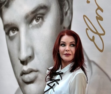 Recaudan cerca de $1 millón en subasta de recuerdos de Elvis