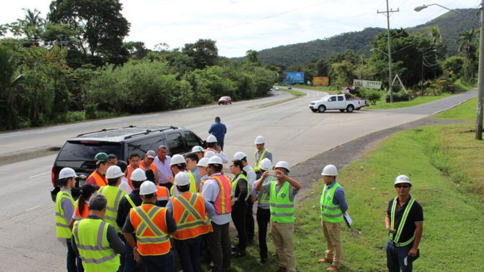 Diez empresas interesadas en el corredor de las playas efectúan visita de campo