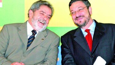 Exministro es acusado de recibir coimas de Odebrecht