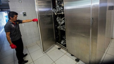 En la calurosa Acapulco, los cadáveres saturan las neveras de la morgue