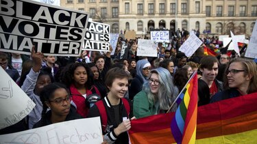 Trump promete decisiones 'muy importantes' bajo un clima de protestas