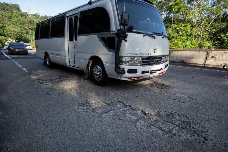 El MOP reactiva proyectos a pesar del paro en el sector construcción, pero obras millonarias siguen detenidas  