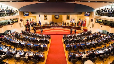 Nuevo Legislativo en El Salvador, afín a Bukele, se alista a destituir a magistrados