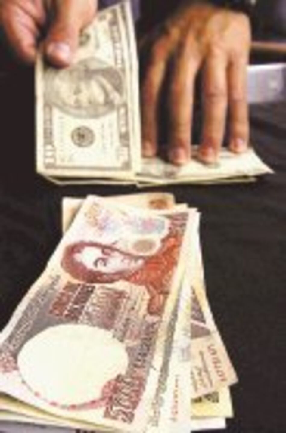 Permitirán compras en dólares por internet