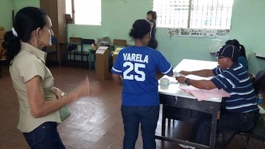 Dirigentes del Partido Panameñista ejercen su voto en el territorio nacional