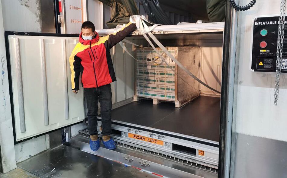 Perú recibe un primer lote de 300,000 vacunas chinas contra la Covid-19