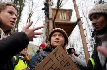 Greta Thunberg, desalojada de unas protestas en Noruega por la construcción de un parque eólico