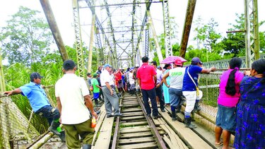 Puente sobre río Sixaola, una trampa de muerte