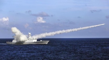 China anuncia que probó nuevo misil cerca de costas de las dos Coreas