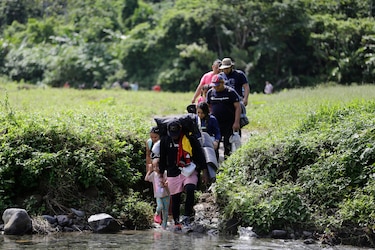 El presidente colombiano dice que la crisis migratoria arrancó con un ‘bloqueo económico’