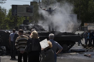 Gobierno de Kiev dipuesto a dialogar, pero 'no con terroristas'