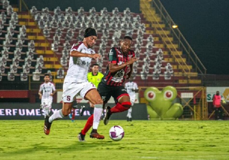 El Alajuelense de Machado pierde la primera final en casa ante el Saprissa