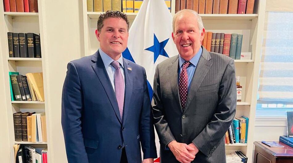 El embajador en Washington recibe a Damián Merlo, un lobista detractor de Panamá