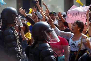 Indígenas elevan presión sobre Lenín Moreno con masiva manifestación en Quito