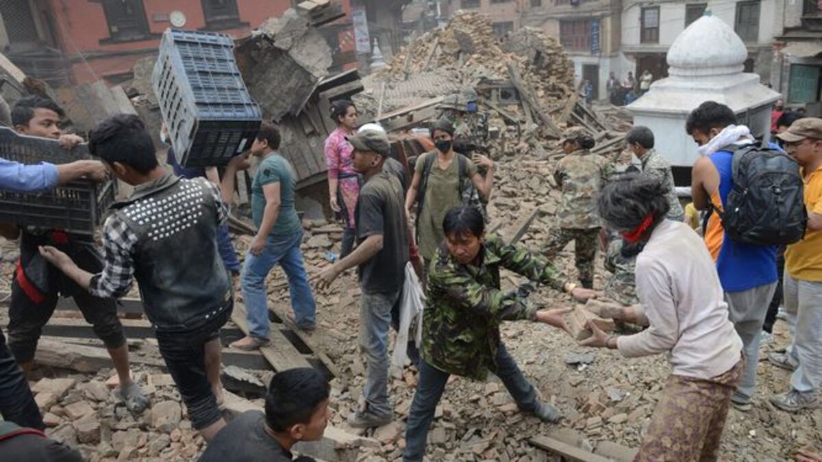 Balance de muertos por terremoto en Nepal supera las mil personas | La ...