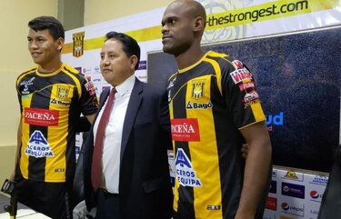 El panameño Adolfo Machado es presentado por The Strongest