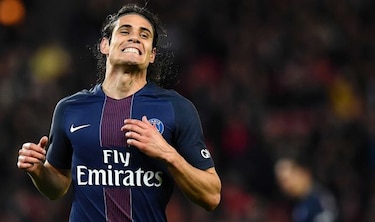 Cavani dolido por derrota del PSG ante el Barca; dispuesto a dar todo ante Brasil