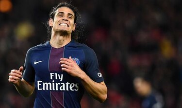 Cavani dolido por derrota del PSG ante el Barca; dispuesto a dar todo ante Brasil