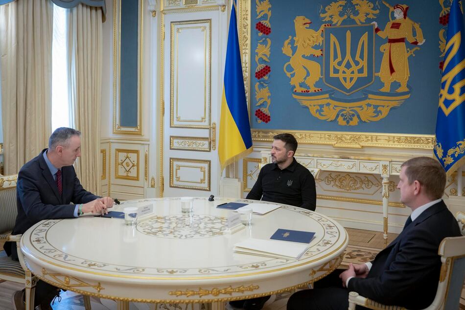 El acuerdo sobre explotación mineral no reconoce la ayuda de EUA como ‘deuda’, dice Kiev