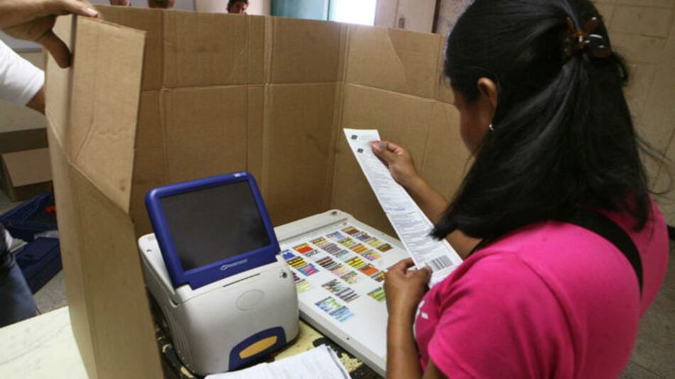 Venezolanos encaran crucial elección de legisladores