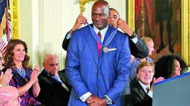 Reciben medalla de manos de Obama