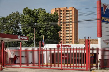 Trump revoca permisos de petroleras que exportan crudo venezolano