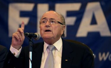 Blatter cuestiona las simulaciones ‘absurdas’ de jugadores