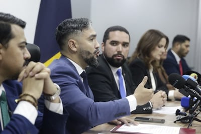 Bancada Vamos confirma reunión con el contralor Flores tras choque por licencias sin sueldo