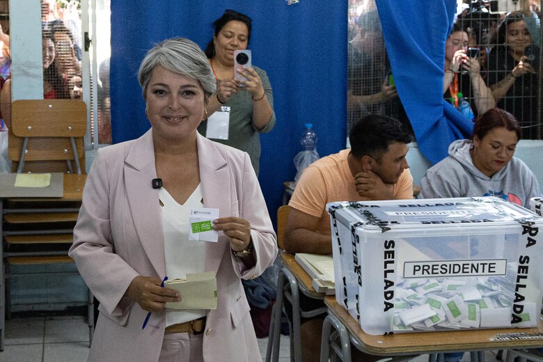 Chile celebrará una segunda vuelta entre izquierdista Jara y ultraderechista Kast
