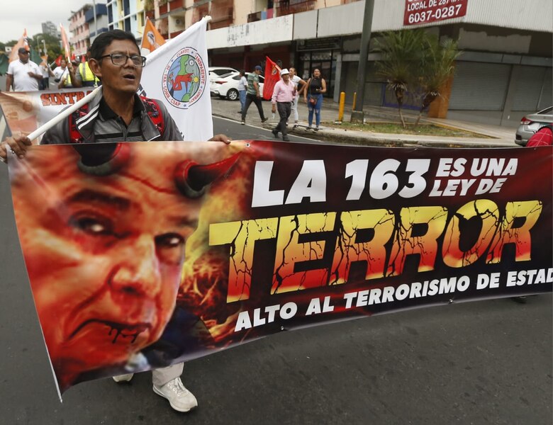 Grupos sindicales marcharon en rechazo a las reformas de la CSS