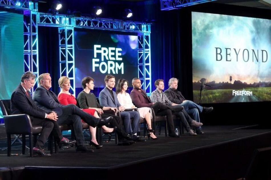 El canal Freeform de Disney prueba con un formato estilo Netflix