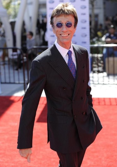Robin Gibb de los Bee Gees dice que mejora su salud