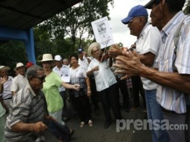 Jubilados esperan diálogo con autoridades