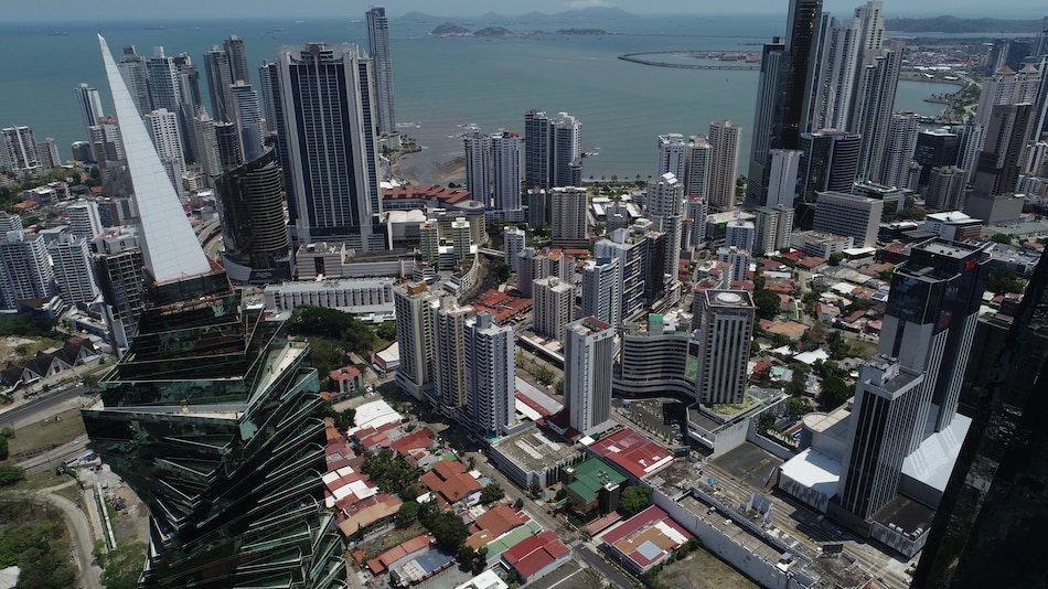 ¿Por qué se deben justificar los depósitos e ingresos en los bancos?