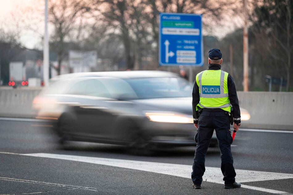 Estados Unidos evalúa prohibir ingreso de viajeros provenientes de Europa por el coronavirus